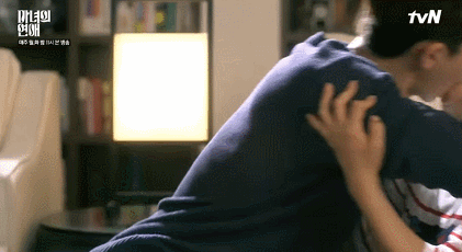 그렇게 수위높은 장면도 아닌데 이상하게 야하게 느껴지던 드라마 키스신 장면들(feat.키스 장인).gif | 인스티즈