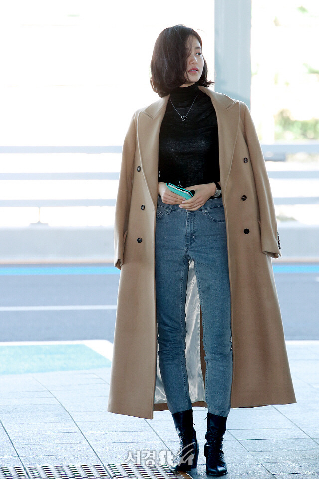 오늘자 뉴욕출국하는 단발로 머리 자른 김태리.jpg | 인스티즈