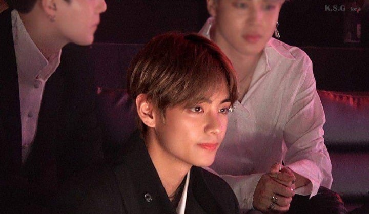 사진으로 체감하는 방탄소년단 뷔의 실물 느낌 | 인스티즈