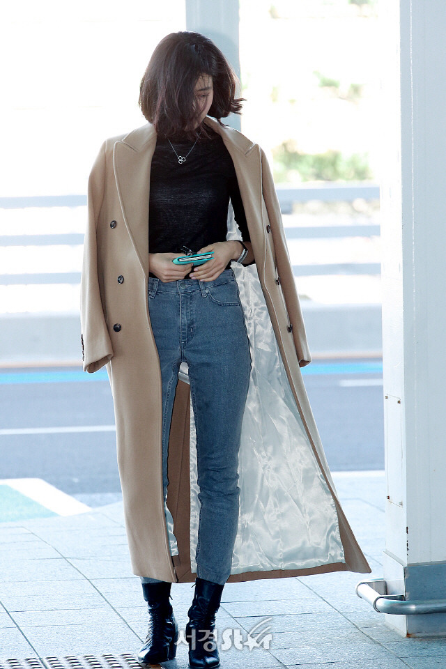 오늘자 뉴욕출국하는 단발로 머리 자른 김태리.jpg | 인스티즈