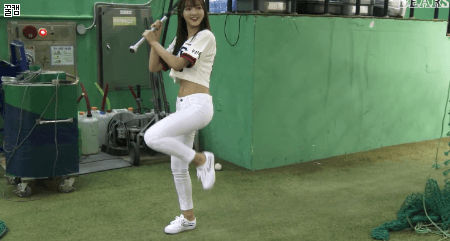 오마이걸 유아의 배꼽노출 ㅜㅑ.gif | 인스티즈