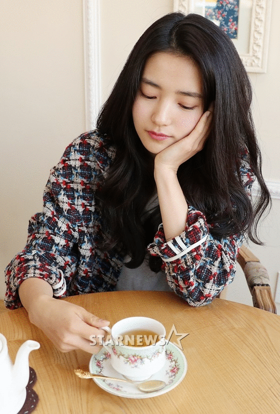 차 마시는 김태리 | 인스티즈