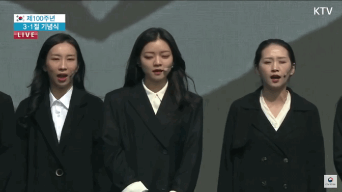 3·1절 기념식에서 '아리랑' 합창한 고아성과 항거 배우들.gif | 인스티즈