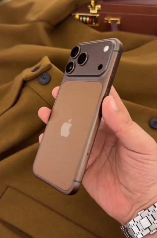 아예 스꾸존을 달아서 나올수도 있다는 아이폰 18 일반 | 인스티즈