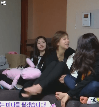 트와이스 사나-미나 손과발.gif | 인스티즈