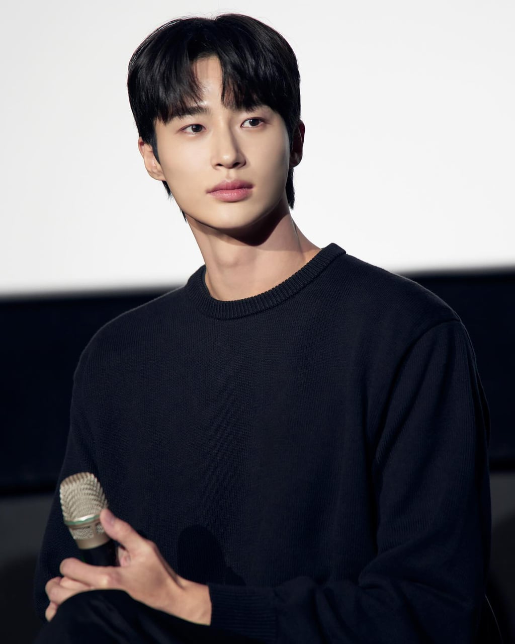 요즘 하루아침에 여자들에게 스타가된 배우 변우석 과거사진과 현재.jpg | 인스티즈