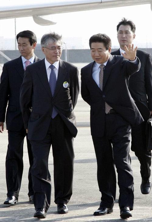 문재인 : 그의 죽음이 나를 정치의 길로 들어서게 했다 | 인스티즈