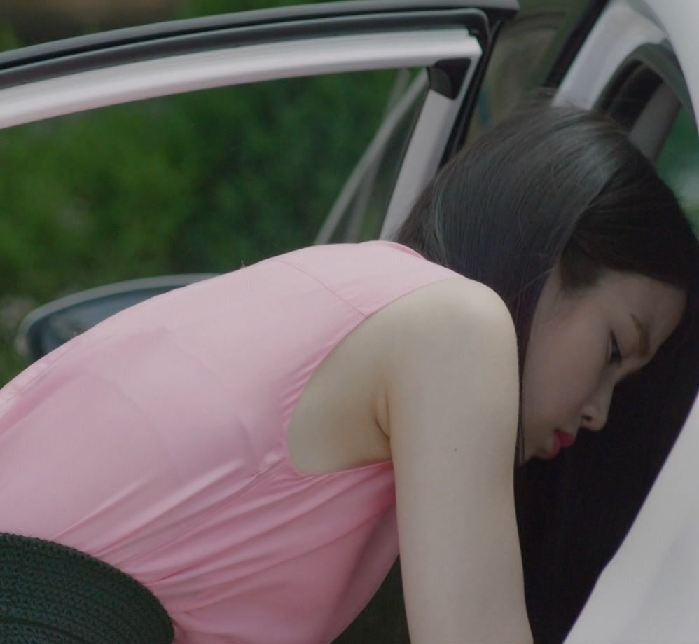 아이유 겨드랑이 주름.JPGIF (featl.갓기하) | 인스티즈