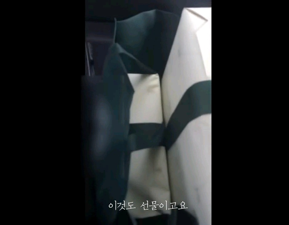 테일러 스위프트의 팬 결혼식 뒷풀이 찾아가는 브이로그 캡쳐 | 인스티즈