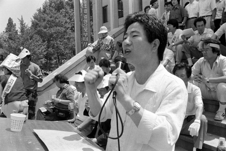 문재인 : 그의 죽음이 나를 정치의 길로 들어서게 했다 | 인스티즈