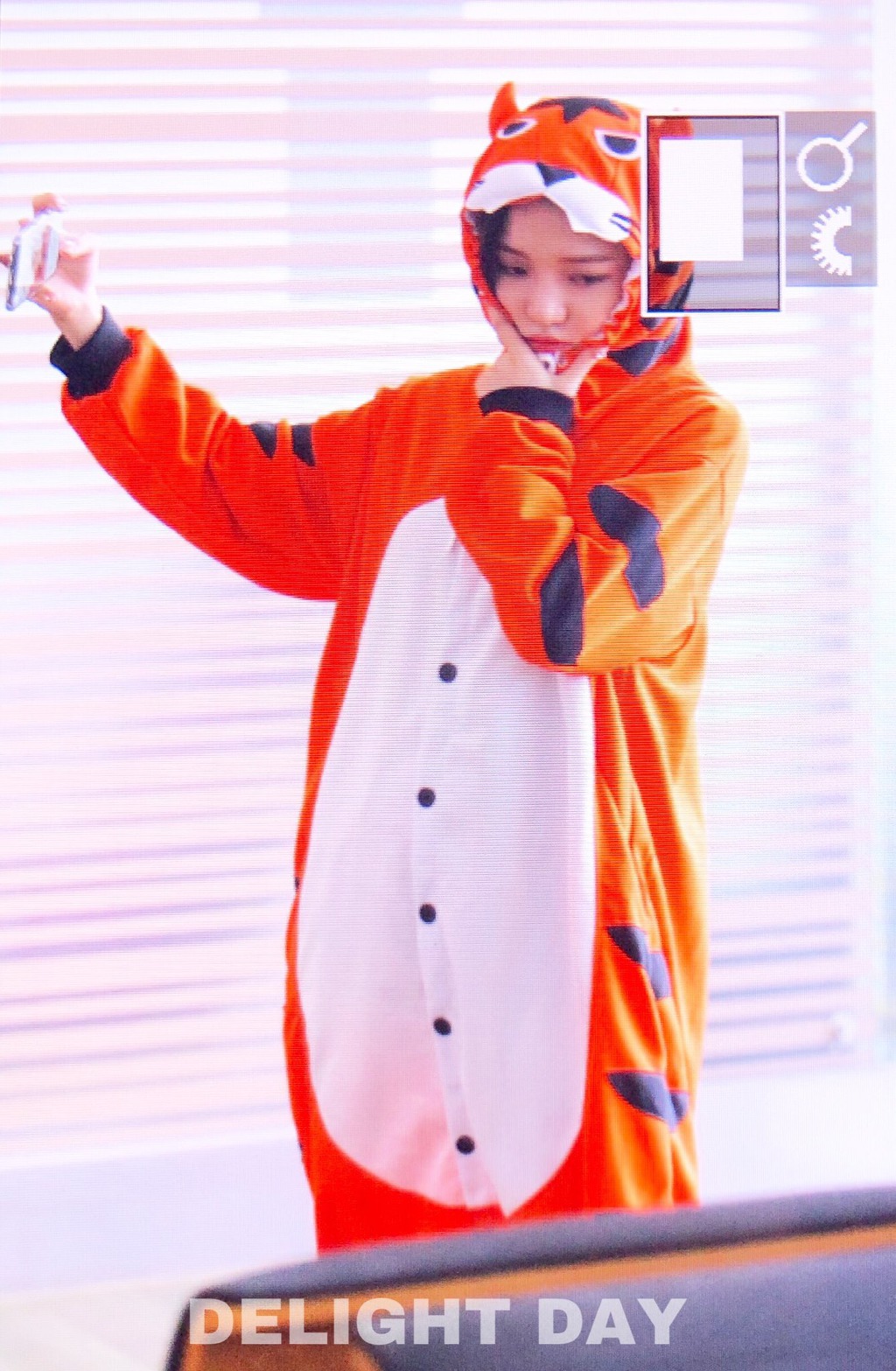 공항에서 호랑이 잠옷 입은 노지선.gif | 인스티즈