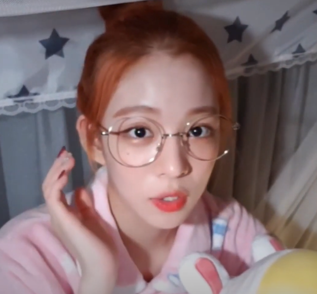 안경을 많이 쓰는 프로미스나인 | 인스티즈