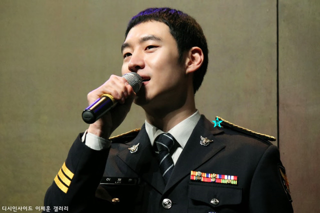 하늘에서 만인의 이상형되라고 내려준 배우 이제훈의 의경시절 | 인스티즈