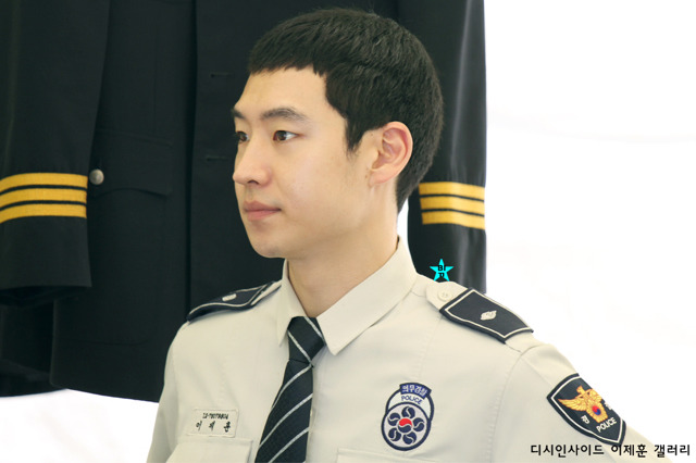 하늘에서 만인의 이상형되라고 내려준 배우 이제훈의 의경시절 | 인스티즈