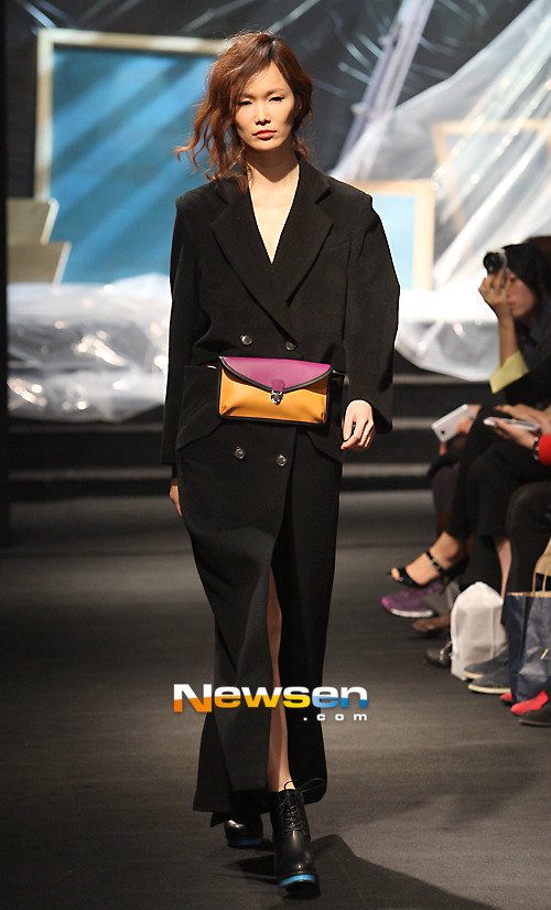  장윤주,송경아,한혜진 런웨이 위 사진 | 인스티즈