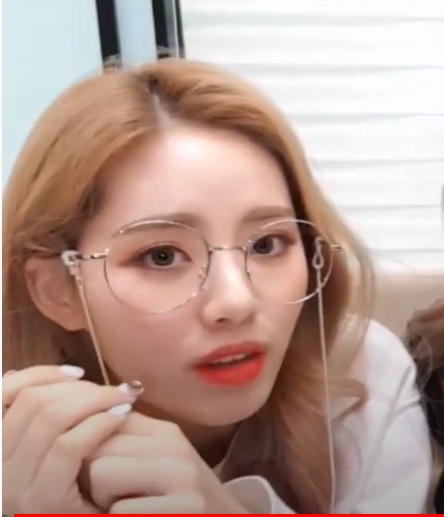 안경을 많이 쓰는 프로미스나인 | 인스티즈