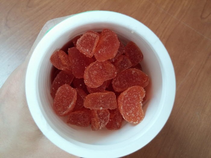 한 두개만 먹으려다 대여섯개 뭉텅이로 집어먹게 된다는 귤젤리.jpg | 인스티즈