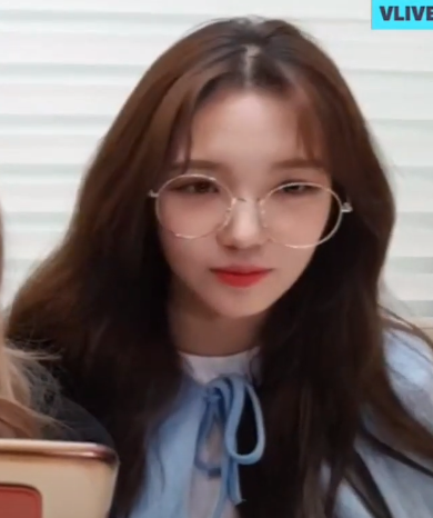 안경을 많이 쓰는 프로미스나인 | 인스티즈