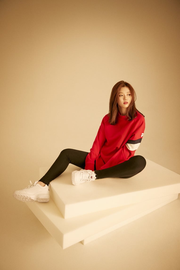 휠라가 한국에 인수되고 디자이너들 갈아치운 결과...ㄷㄷㄷjpg (김유정 화보) | 인스티즈