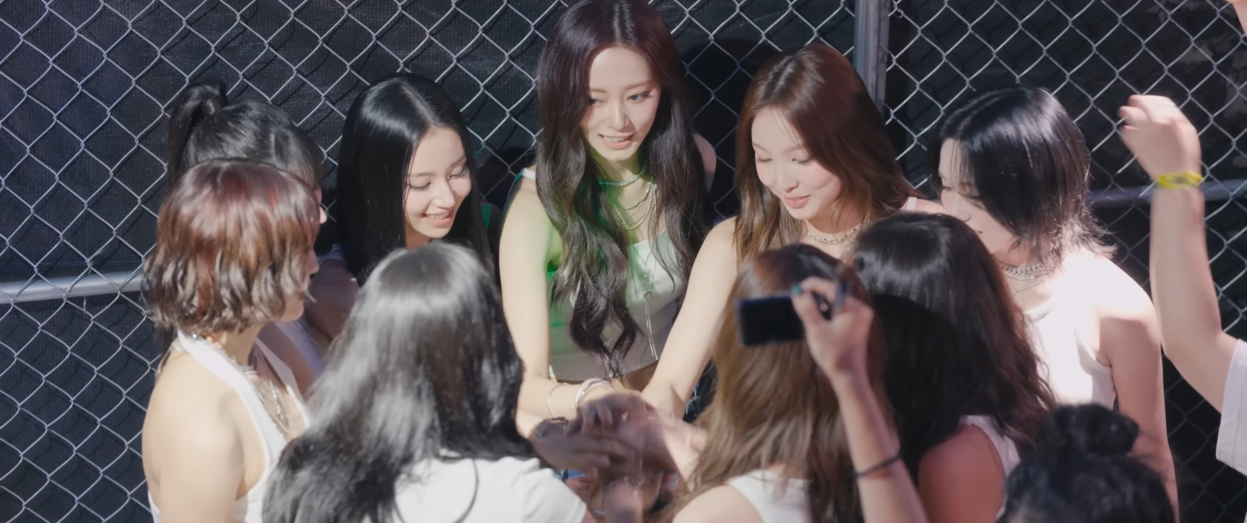 롤라팔루자 측 문제로 앵콜 무대 못하게 돼서 빡친 트와이스 | 인스티즈