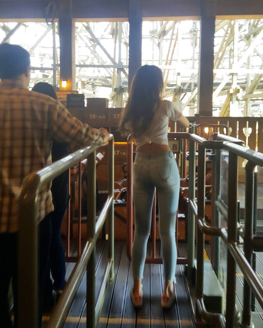 비활동기 걸그룹 멤버의 스키니진 뒤태 | 인스티즈