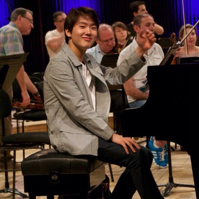 2020년 쇼팽콩쿠르에 걸릴 조성진 사진 (feat. 2015 쇼팽콩쿠르 우승자) | 인스티즈