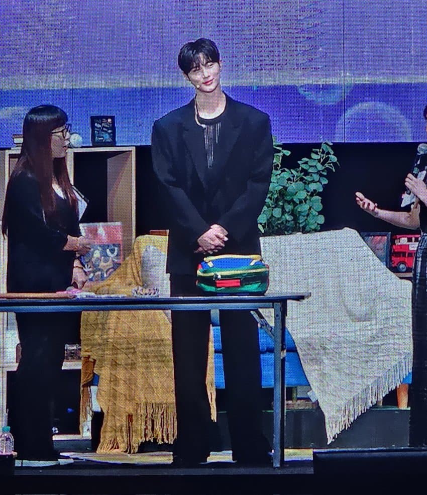 요즘 하루아침에 여자들에게 스타가된 배우 변우석 과거사진과 현재.jpg | 인스티즈