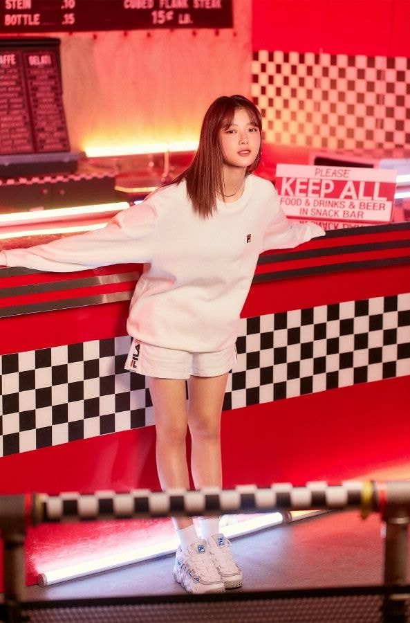 휠라가 한국에 인수되고 디자이너들 갈아치운 결과...ㄷㄷㄷjpg (김유정 화보) | 인스티즈