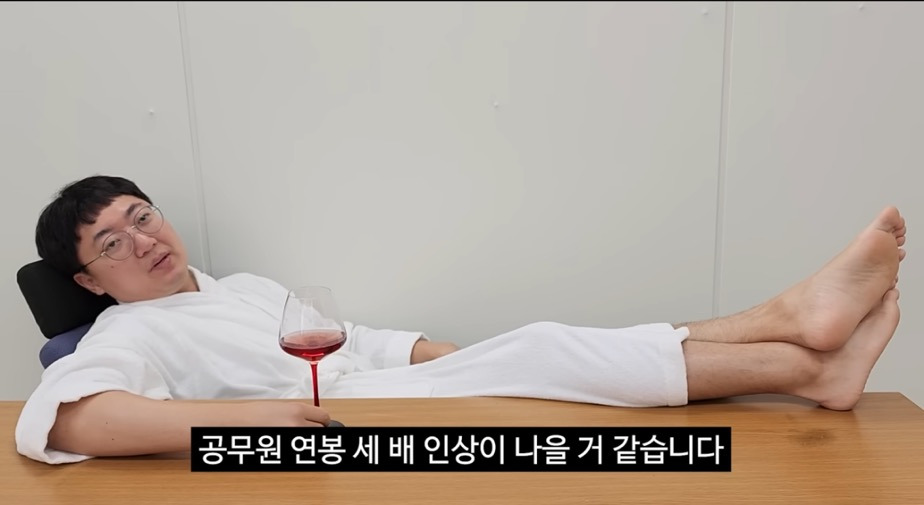충주맨) 공무원 연봉 3배 인상 vs 악성 민원인 없는 세상 | 인스티즈