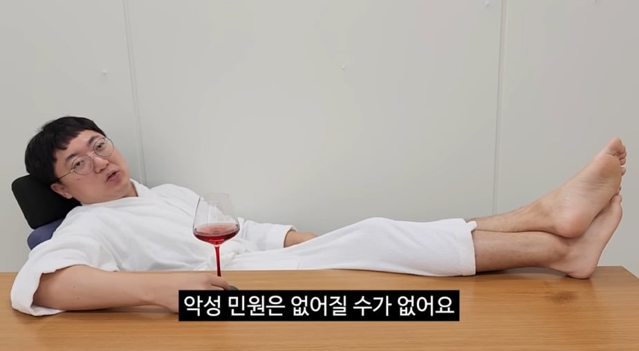 충주맨) 공무원 연봉 3배 인상 vs 악성 민원인 없는 세상 | 인스티즈