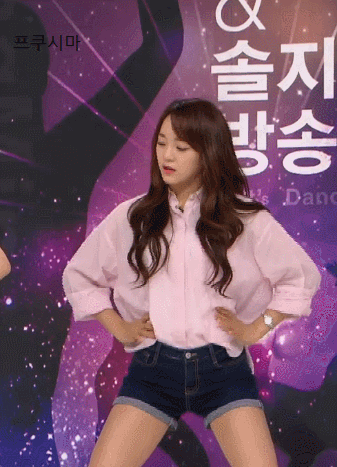 오늘자 어서옵쇼 생방송 댄스 교육받는 김세정.gif | 인스티즈