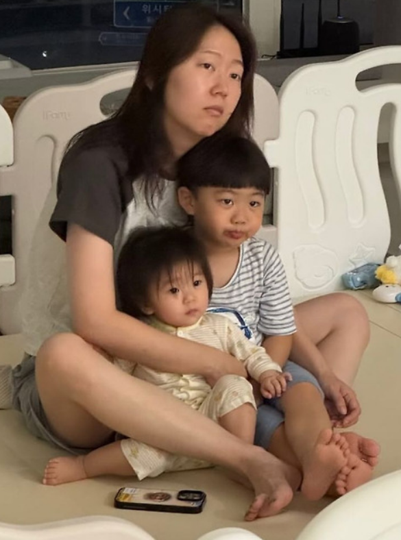 유트루 한테 혼나고 눈치 보는 나음이 (17개월 딸) | 인스티즈