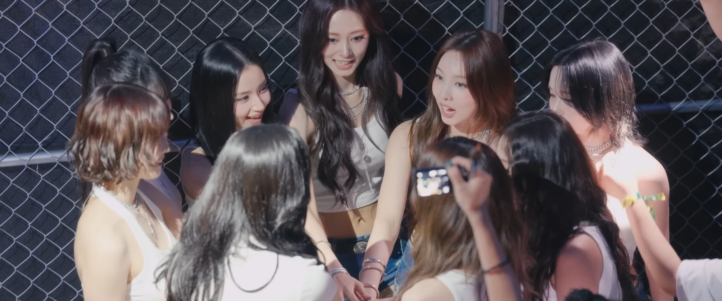 롤라팔루자 측 문제로 앵콜 무대 못하게 돼서 빡친 트와이스 | 인스티즈