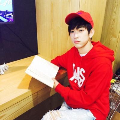 평소에 독서 많이 하는 남자 아이돌 넷 | 인스티즈