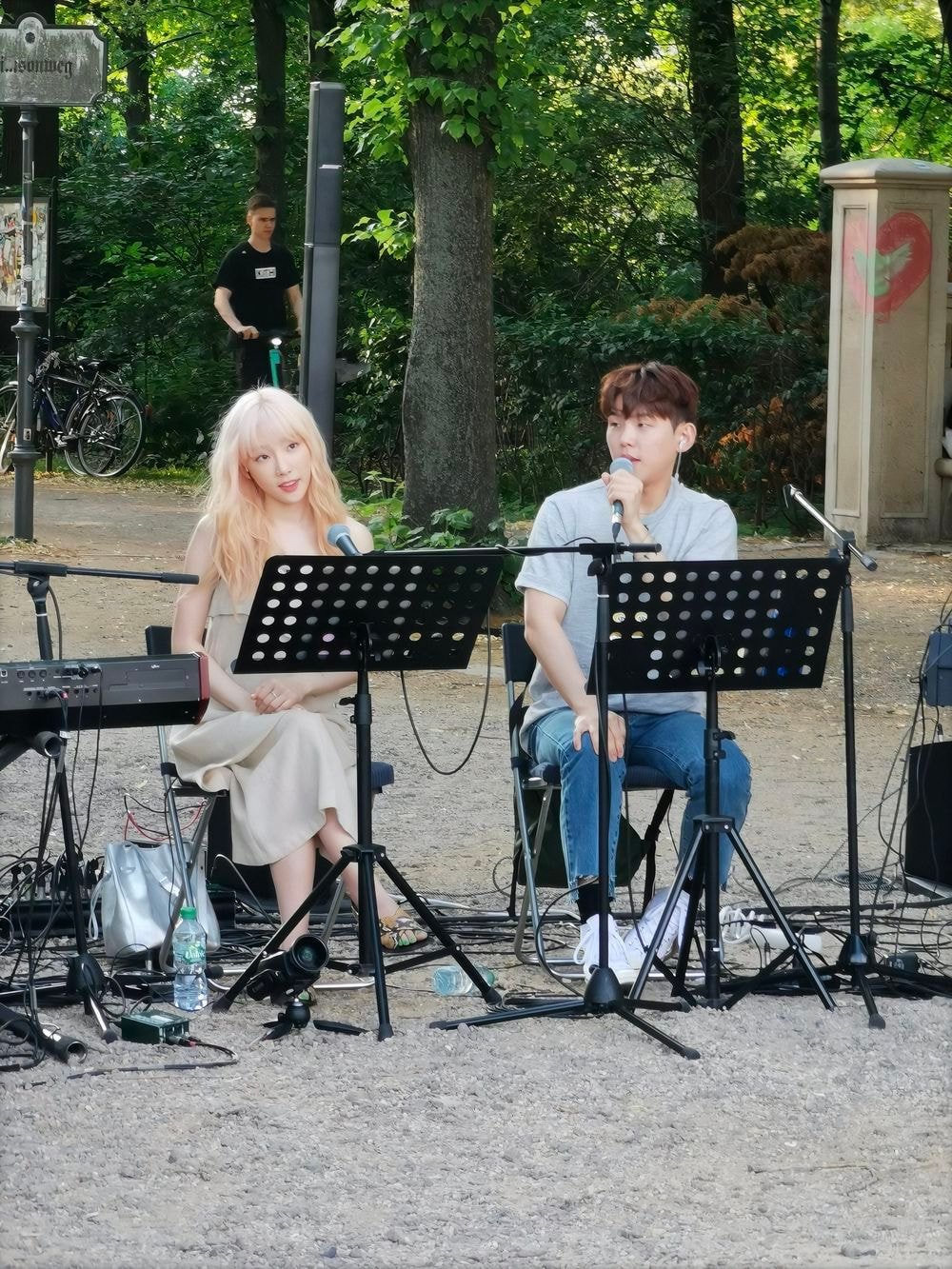 비긴 어게인3 베를린 버스킹 공연 중인 태연 직찍 | 인스티즈