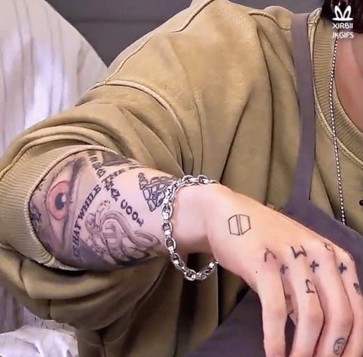 새로 추가한 것 같은 bts 정국의 타투 변천사 | 인스티즈