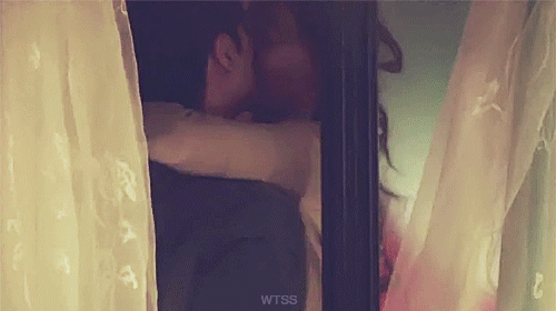 그렇게 수위높은 장면도 아닌데 야하게 느껴지던 키스신 장면들(feat.키스 장인).gif | 인스티즈