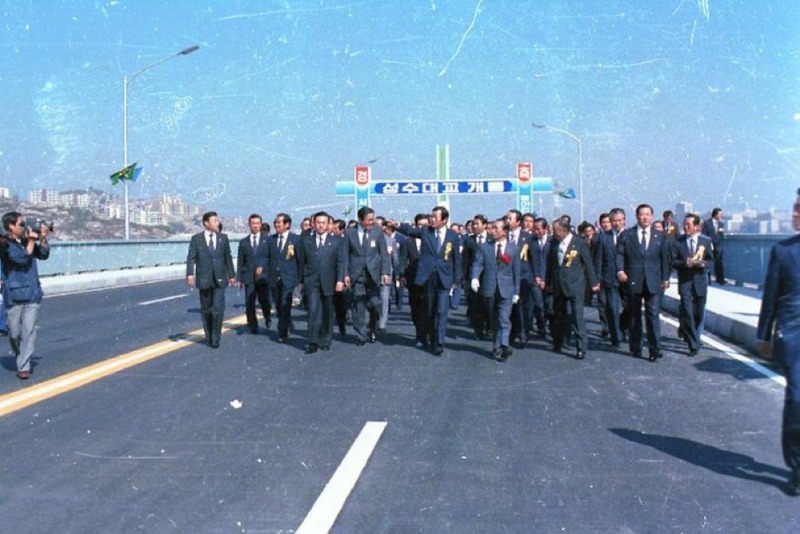 1979년 성수대교 개통식 사진과 15년 뒤 | 인스티즈