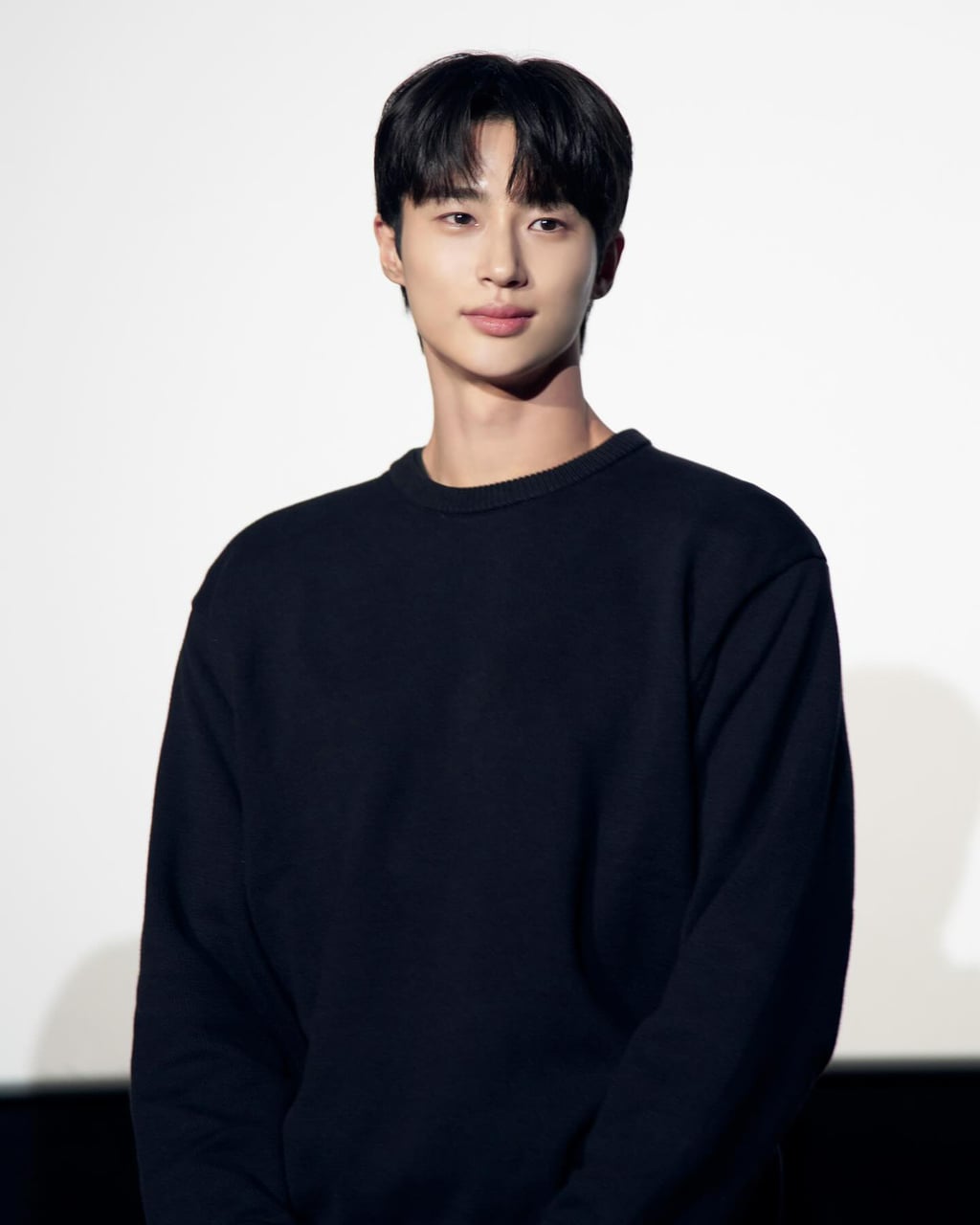 요즘 하루아침에 여자들에게 스타가된 배우 변우석 과거사진과 현재.jpg | 인스티즈