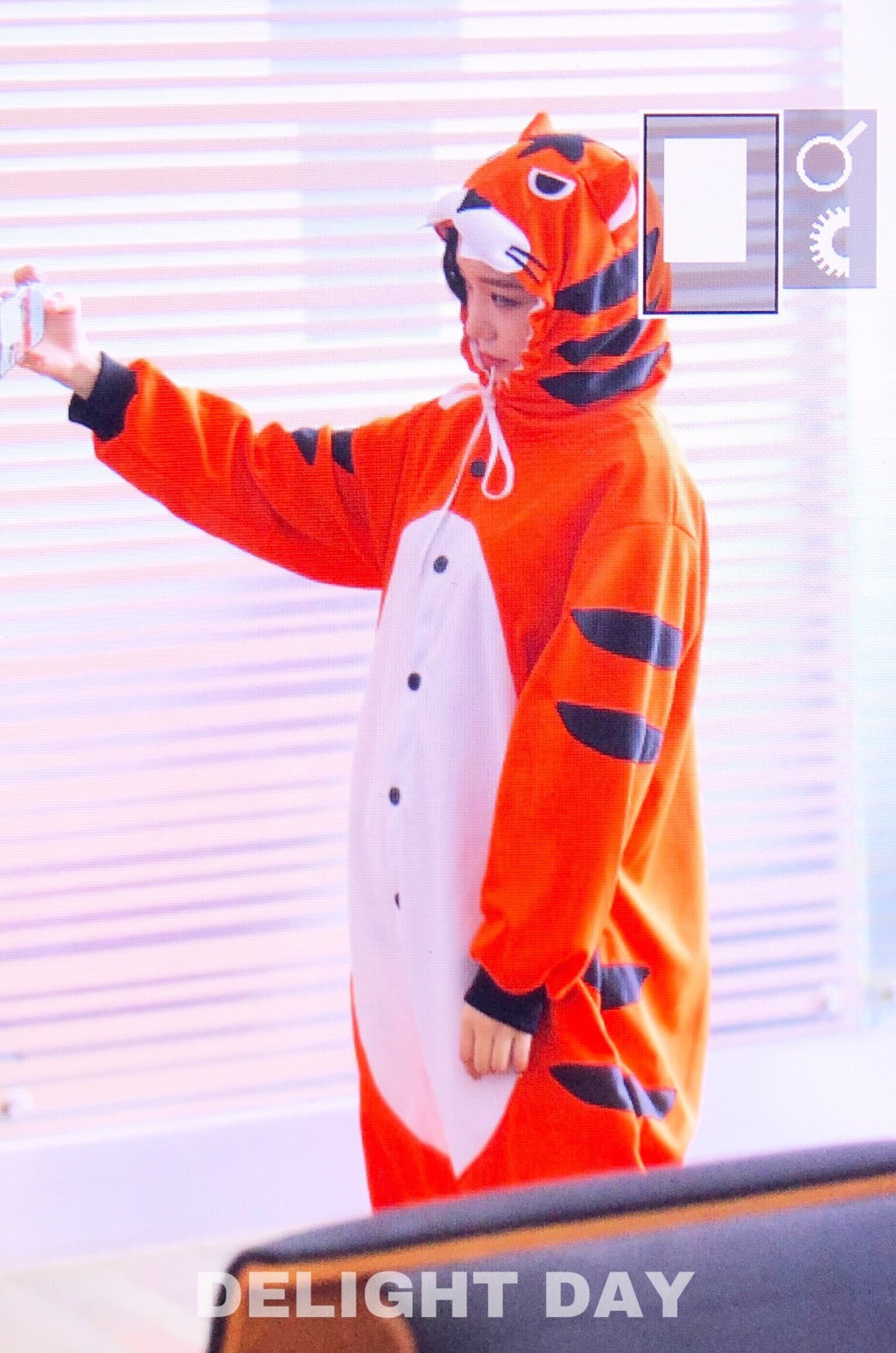 공항에서 호랑이 잠옷 입은 노지선.gif | 인스티즈