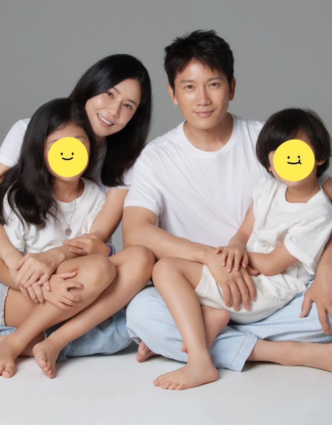 결혼 12주년 기념 가족사진 올린 이보영♥지성 | 인스티즈