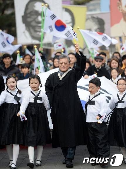 오늘자 문재인 역대급 코스프레.jpg | 인스티즈