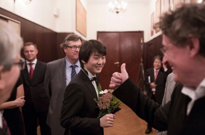 2020년 쇼팽콩쿠르에 걸릴 조성진 사진 (feat. 2015 쇼팽콩쿠르 우승자) | 인스티즈