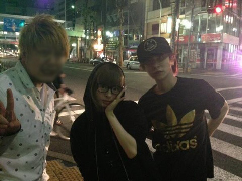 2015년 한 해 일본 주간지의 사골연금이 된 "이해안된다 더럽다"vs"제3자가 고나리할 문제 아니다"로 의견 엄청 나뉘는 [복잡한] 스캔들 | 인스티즈