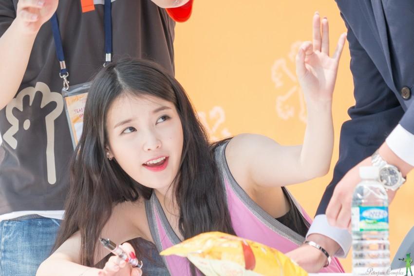 아이유 겨드랑이 주름.JPGIF (featl.갓기하) | 인스티즈
