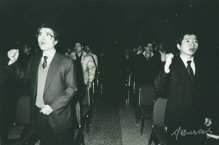 문재인 : 그의 죽음이 나를 정치의 길로 들어서게 했다 | 인스티즈