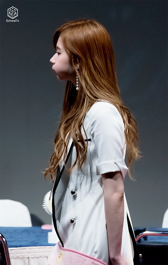 트와이스 사나 콧대 | 인스티즈