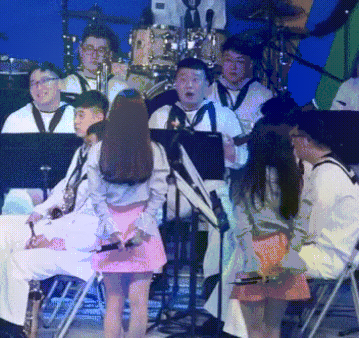 예쁜 여자를 봤을때 남자의 흔한 반응.gif | 인스티즈
