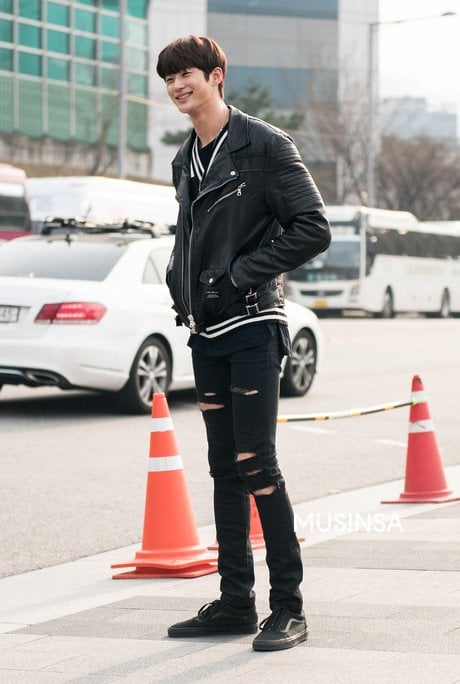 요즘 하루아침에 여자들에게 스타가된 배우 변우석 과거사진과 현재.jpg | 인스티즈