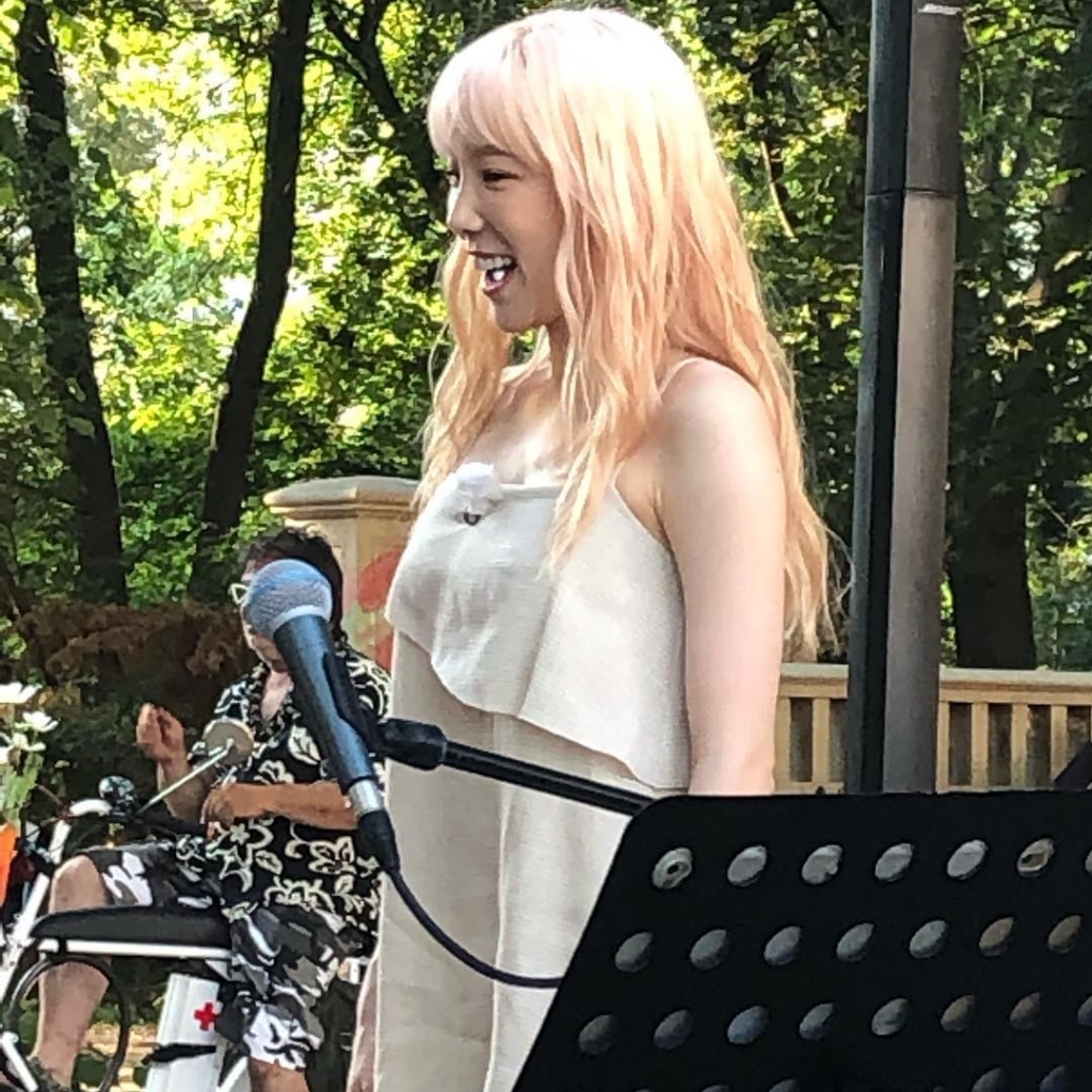 비긴 어게인3 베를린 버스킹 공연 중인 태연 직찍 | 인스티즈